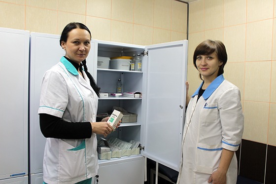 Медсестры И.Денисова и Т. Денисова